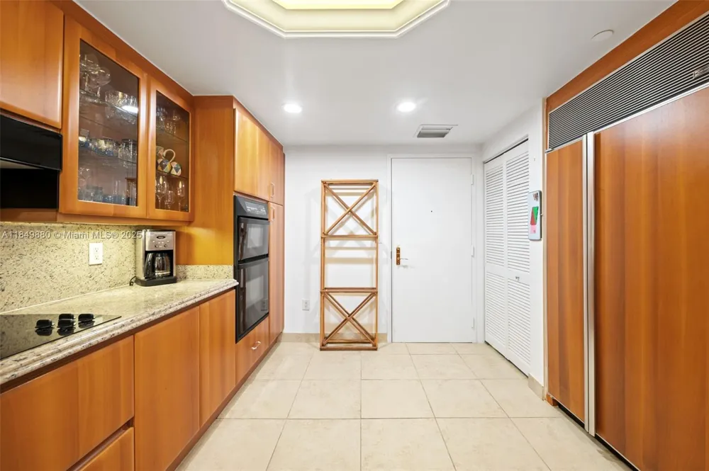 9595 Collins Ave #N7-D Surfside, FL 33154