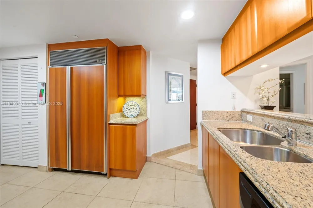 9595 Collins Ave #N7-D Surfside, FL 33154