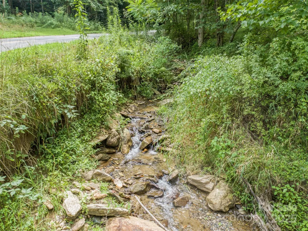 0000 Bee Log Road Burnsville, NC 28714