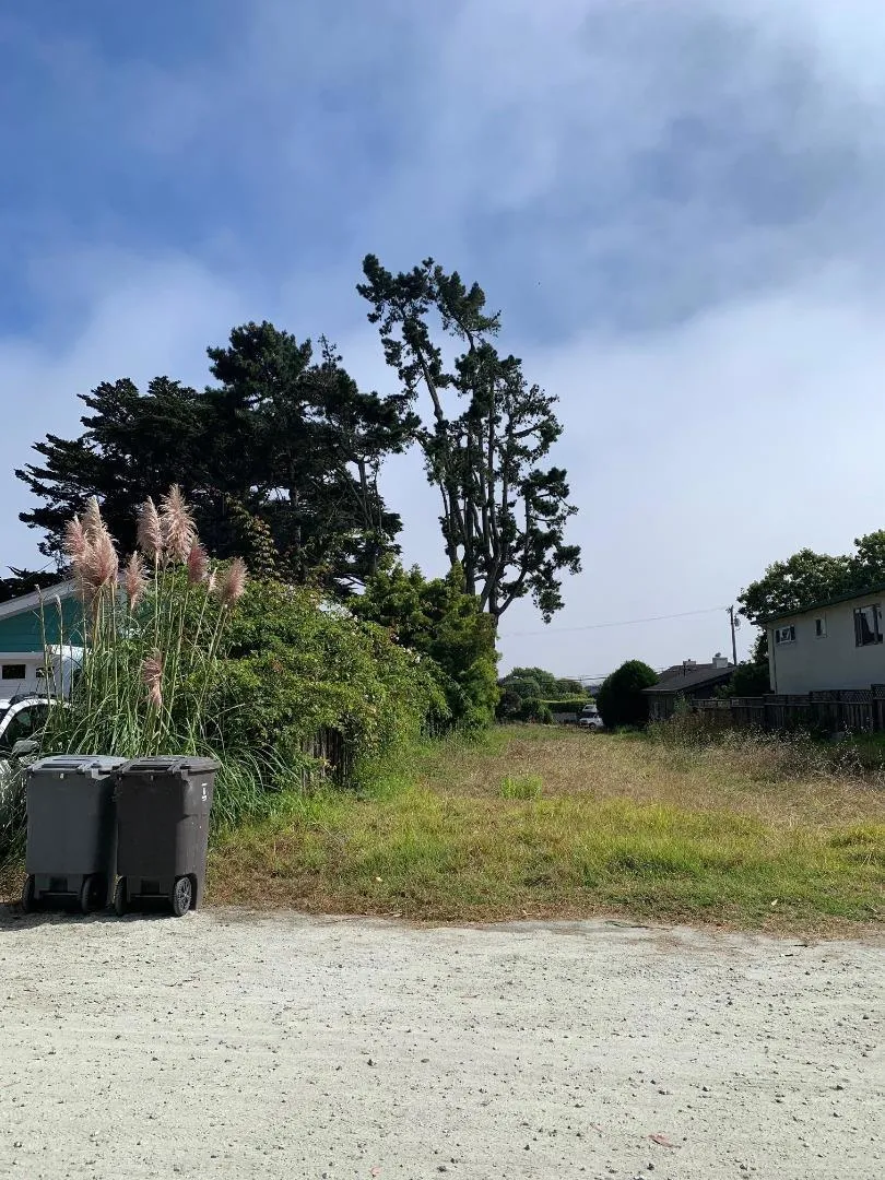 404 Lee Avenue Half Moon Bay, CA 94019