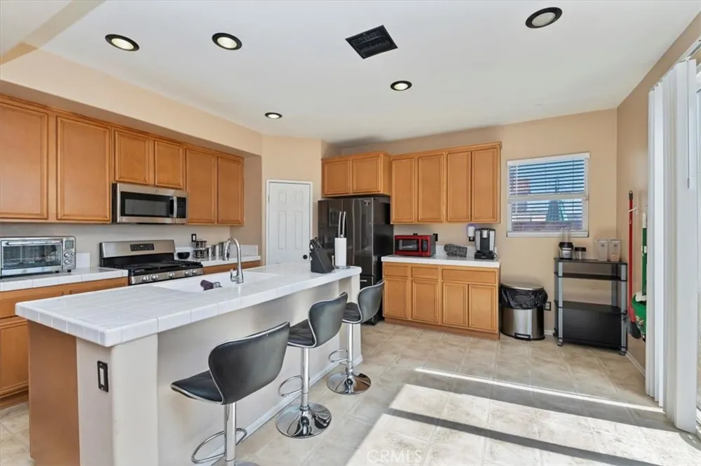 15165 Bluffside Lane Victorville, CA 92394