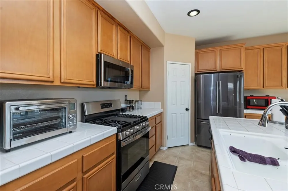 15165 Bluffside Lane Victorville, CA 92394