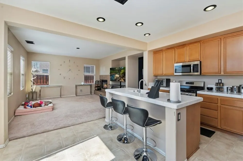 15165 Bluffside Lane Victorville, CA 92394