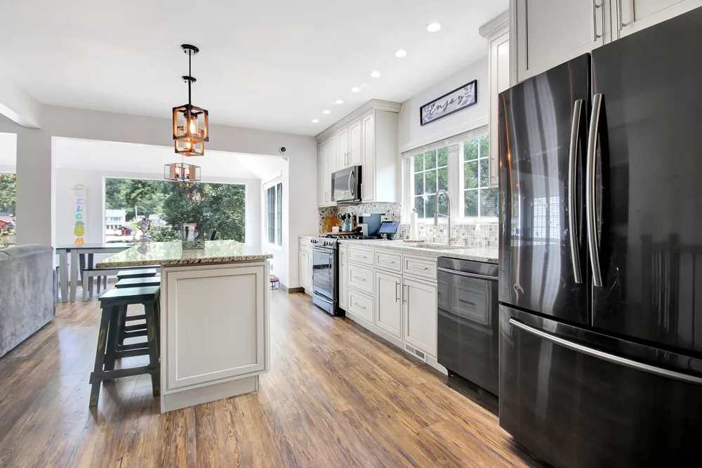 629 S Lakeview Drive Lowell, IN 46356
