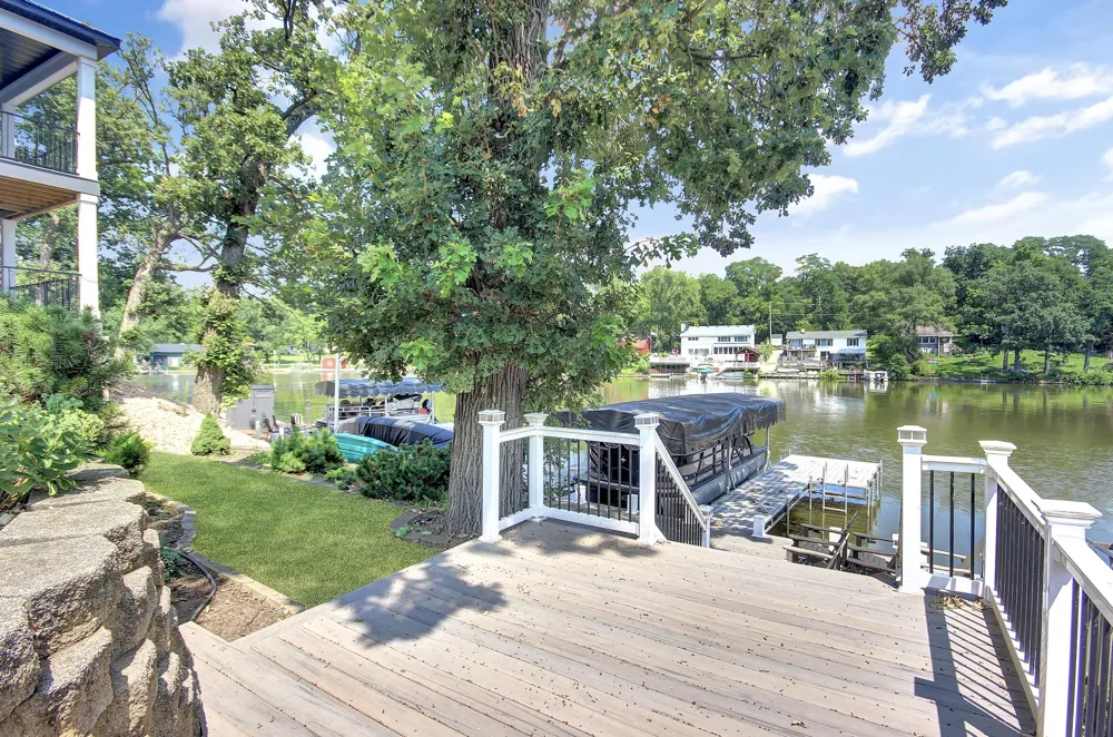 629 S Lakeview Drive Lowell, IN 46356