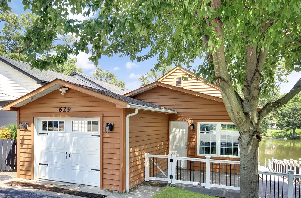 629 S Lakeview Drive Lowell, IN 46356