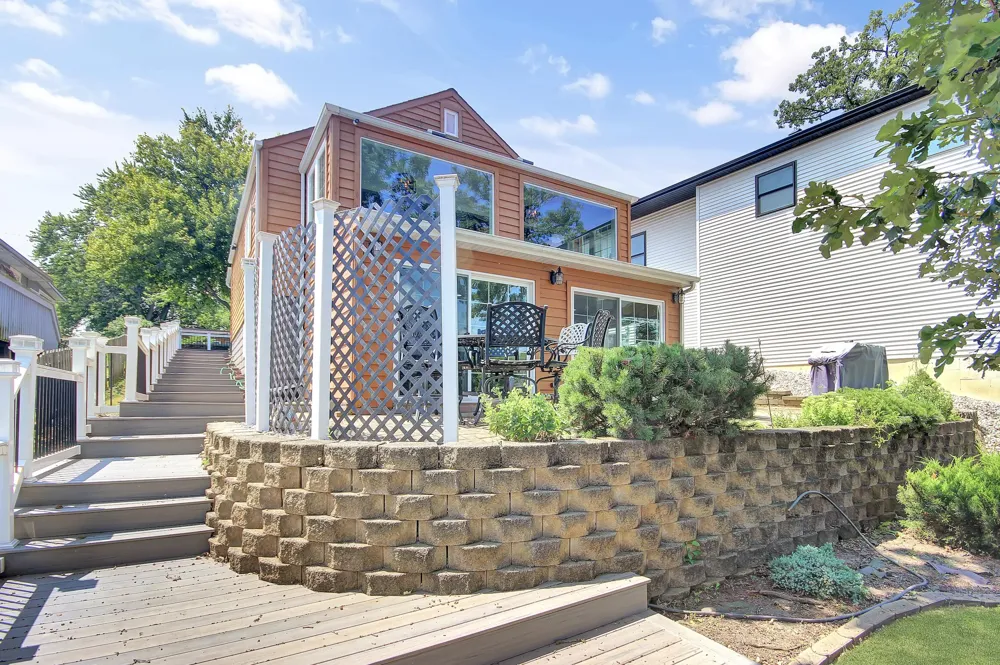 629 S Lakeview Drive Lowell, IN 46356