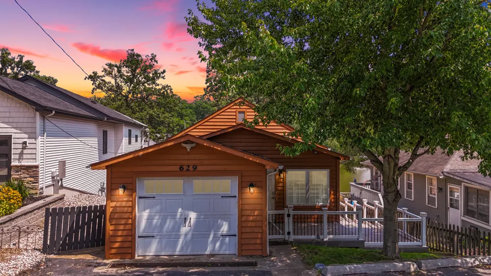 629 S Lakeview Drive Lowell, IN 46356