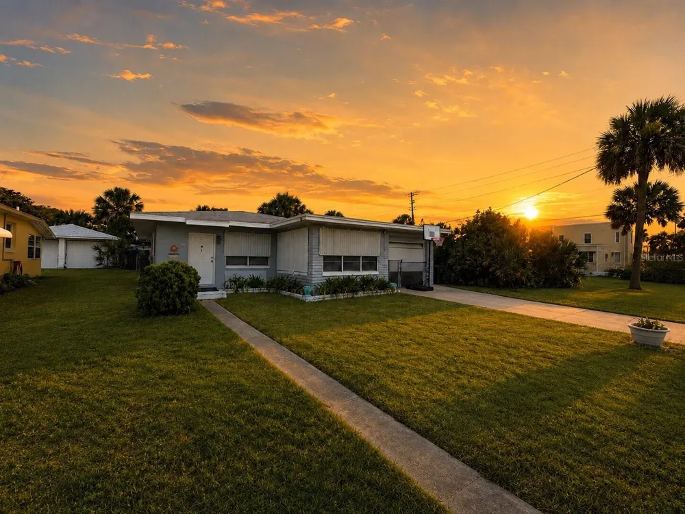 1517 GRANDVIEW AVENUE Daytona Beach, FL 32118
