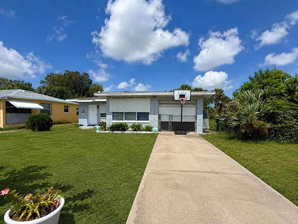 1517 GRANDVIEW AVENUE Daytona Beach, FL 32118