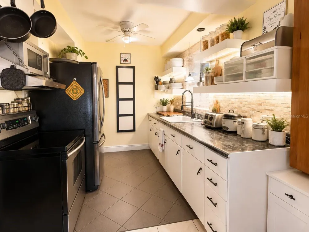1517 GRANDVIEW AVENUE Daytona Beach, FL 32118