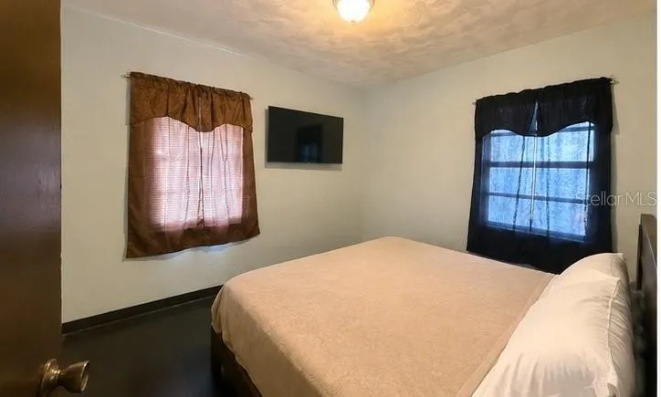 1517 GRANDVIEW AVENUE Daytona Beach, FL 32118