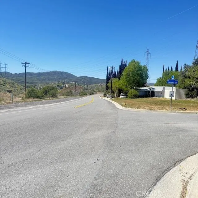 1 Johnson Road Lake Elizabeth, CA 93532