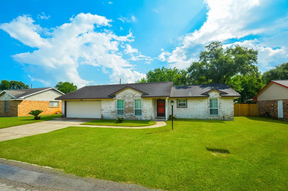 3323 Westview Street Shoreacres, TX 77571