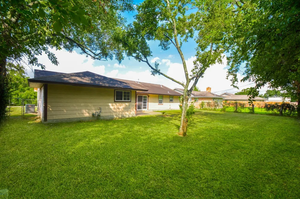 3323 Westview Street Shoreacres, TX 77571