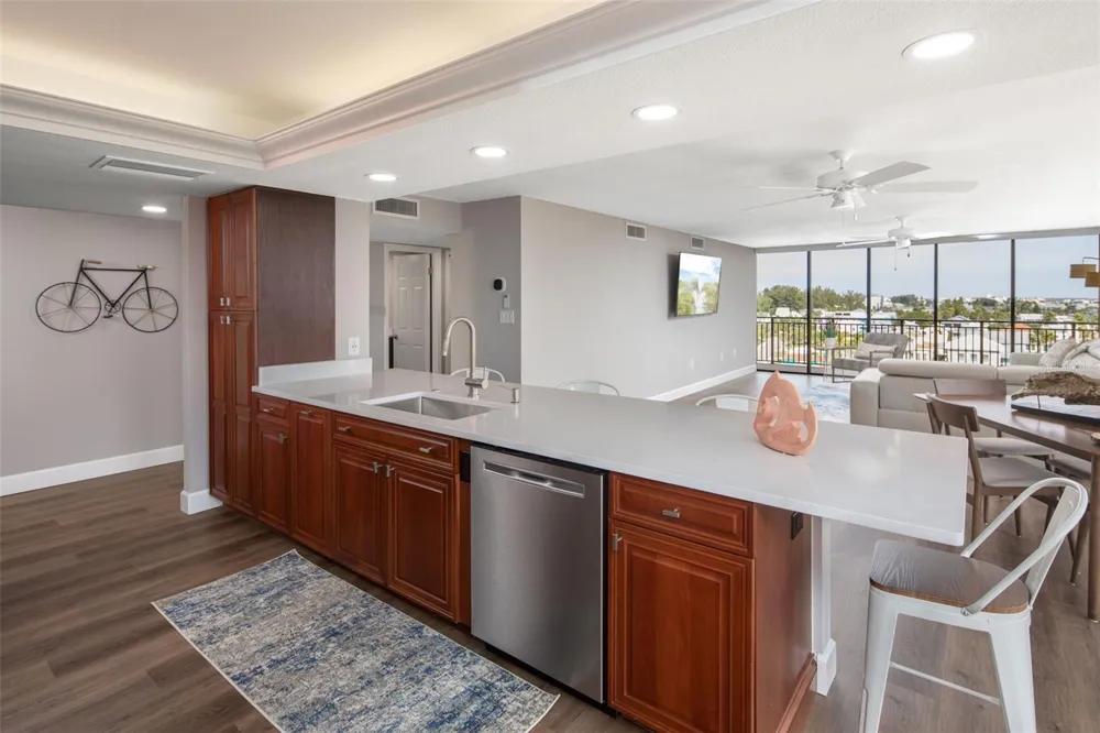 7650 BAYSHORE DRIVE #606 Treasure Island, FL 33706