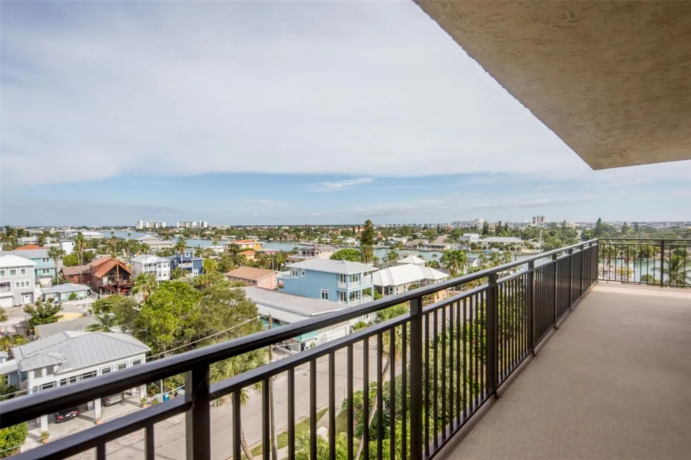 7650 BAYSHORE DRIVE #606 Treasure Island, FL 33706