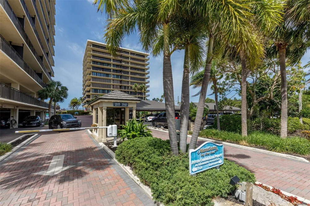 7650 BAYSHORE DRIVE #606 Treasure Island, FL 33706