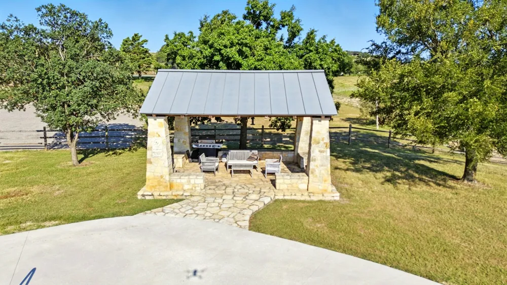 753 W Sunset Drive Johnson City, TX 78636