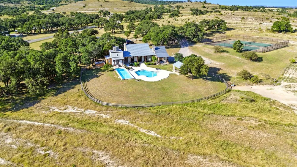 753 W Sunset Drive Johnson City, TX 78636
