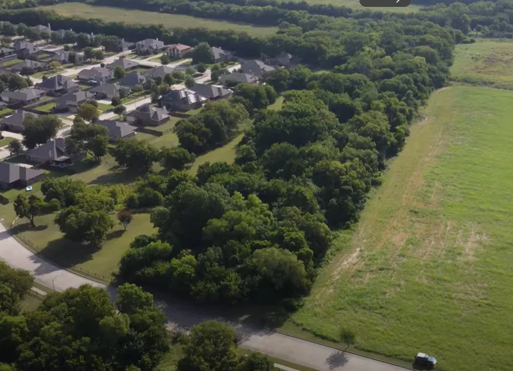 900 Bear Creek Rd Glenn Heights, TX 75154
