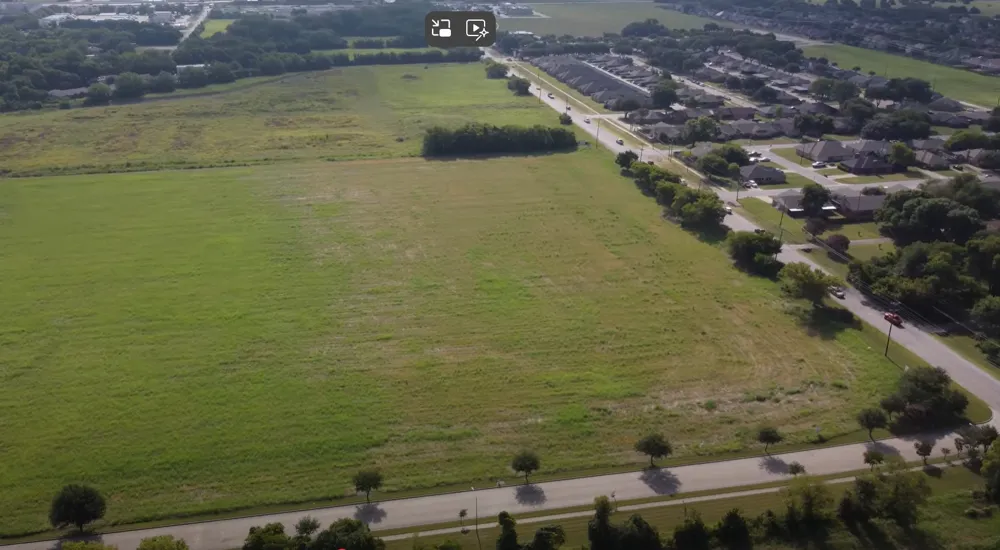 900 Bear Creek Rd Glenn Heights, TX 75154