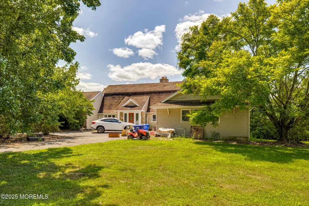 36 White Pine Road Chesterfield, NJ 08515