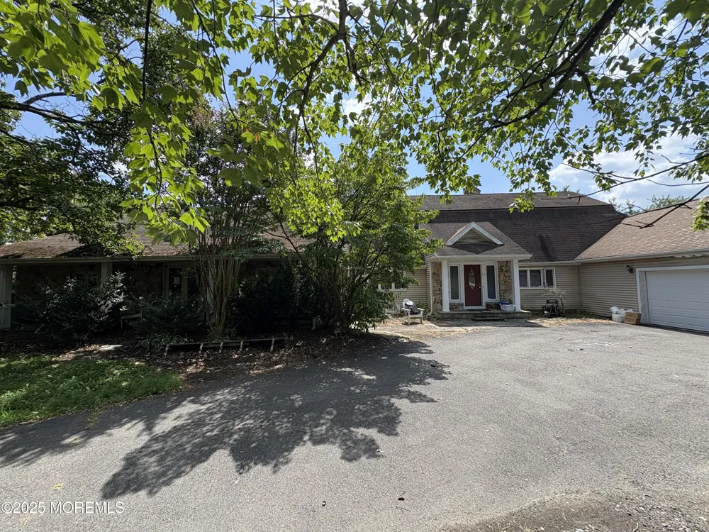 36 White Pine Road Chesterfield, NJ 08515