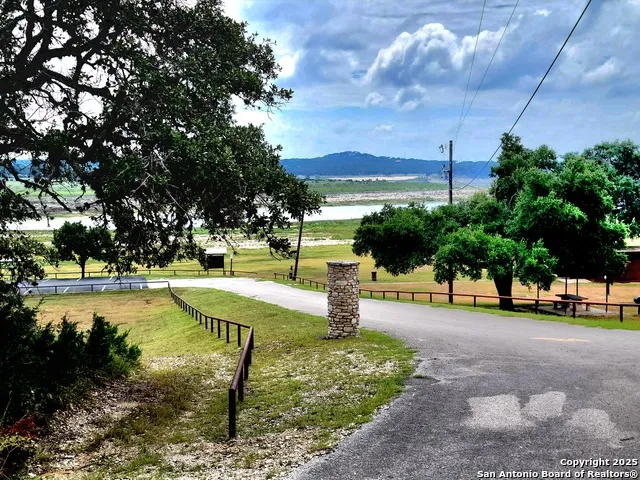 1680 Stallion Springs Dr Fischer, TX 78623