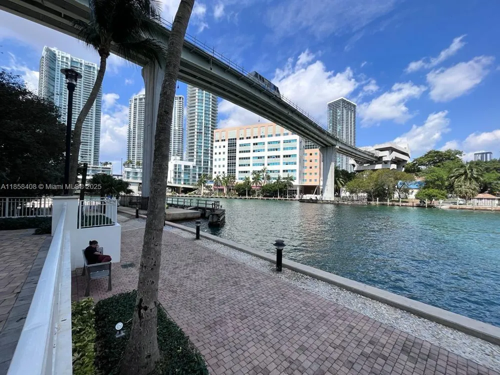 31 SE 5th St #2603 Miami, FL 33131