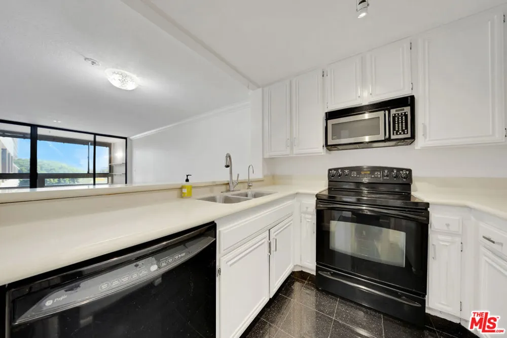 121 S Hope Street #429 Los Angeles, CA 90012