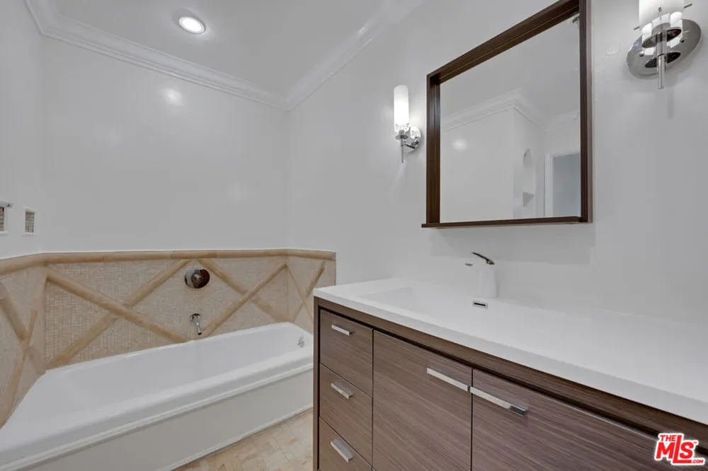 121 S Hope Street #429 Los Angeles, CA 90012