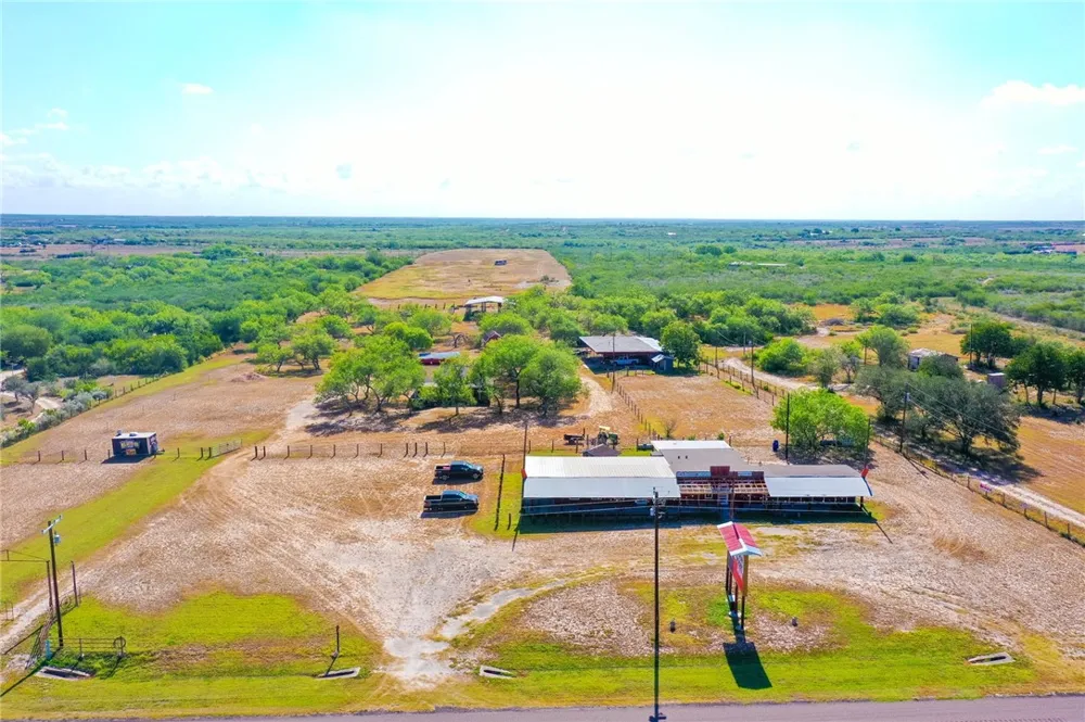 8086 Hwy 281 Orange Grove, TX 78372