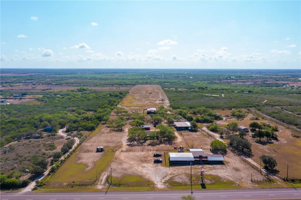 8086 Hwy 281 Orange Grove, TX 78372