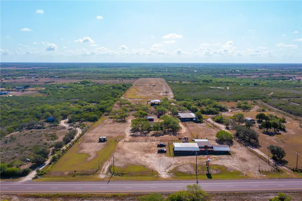 8086 Hwy 281 Orange Grove, TX 78372