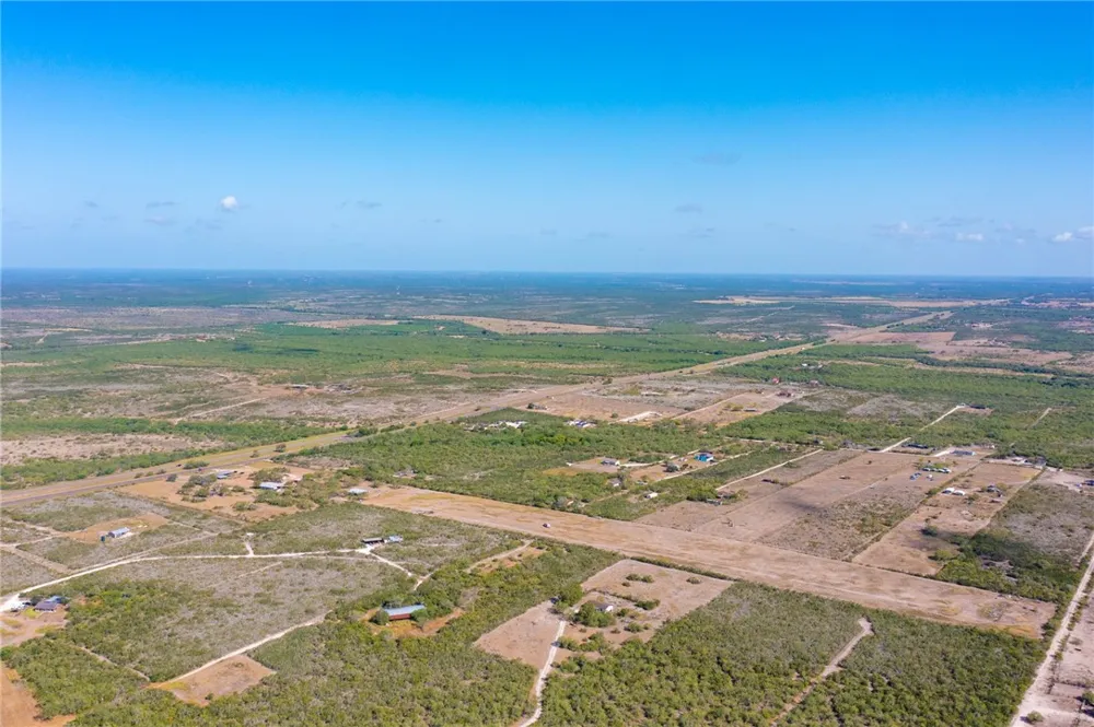 8086 Hwy 281 Orange Grove, TX 78372