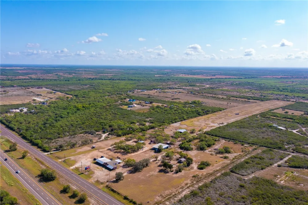 8086 Hwy 281 Orange Grove, TX 78372