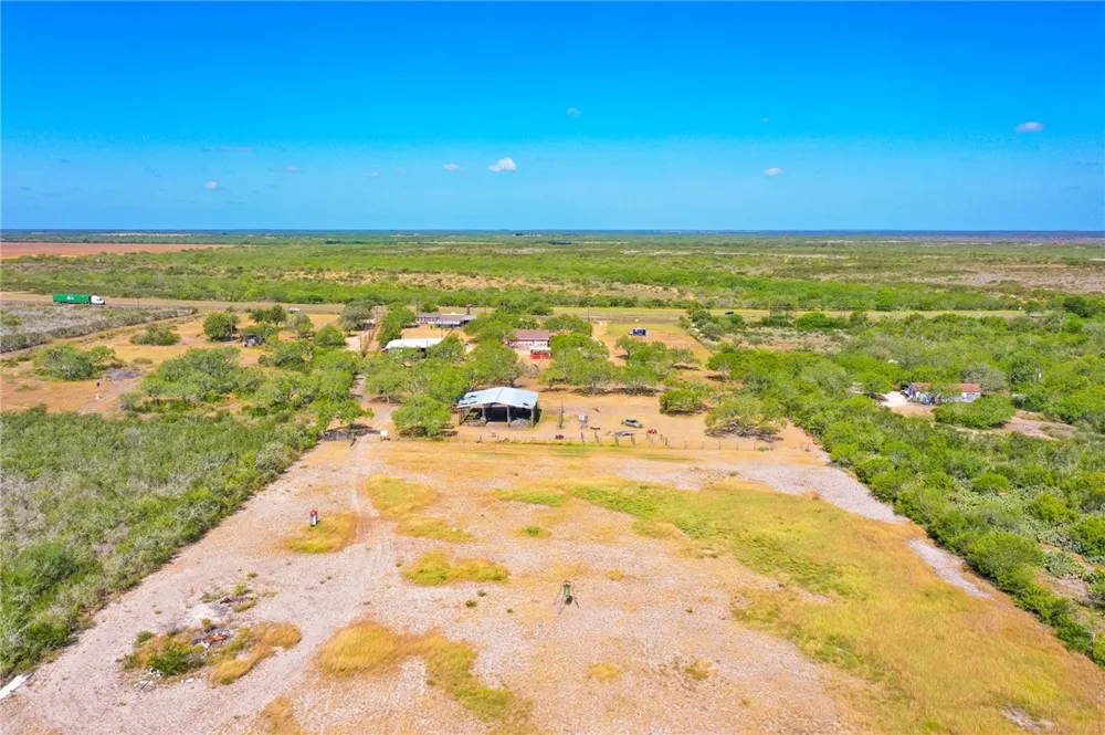 8086 Hwy 281 Orange Grove, TX 78372