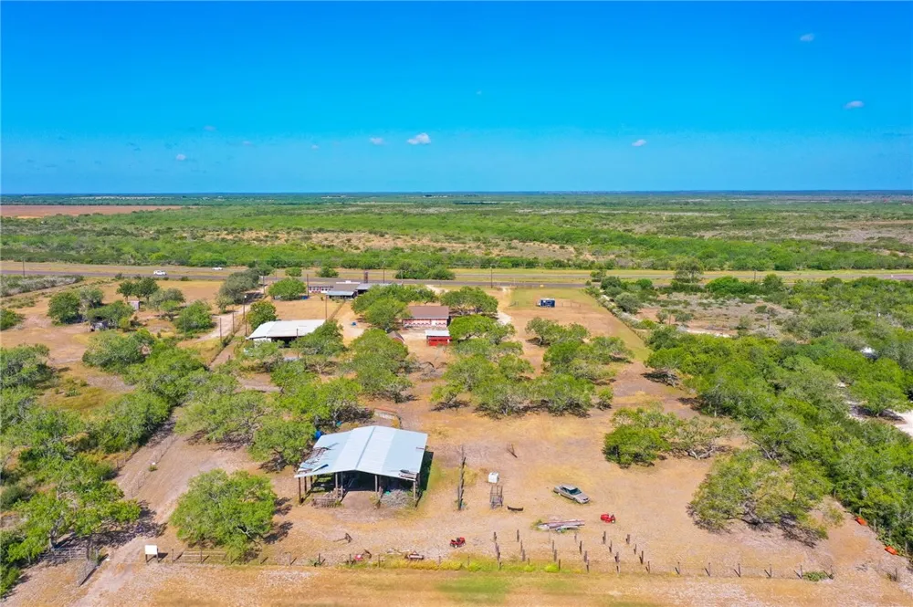 8086 Hwy 281 Orange Grove, TX 78372