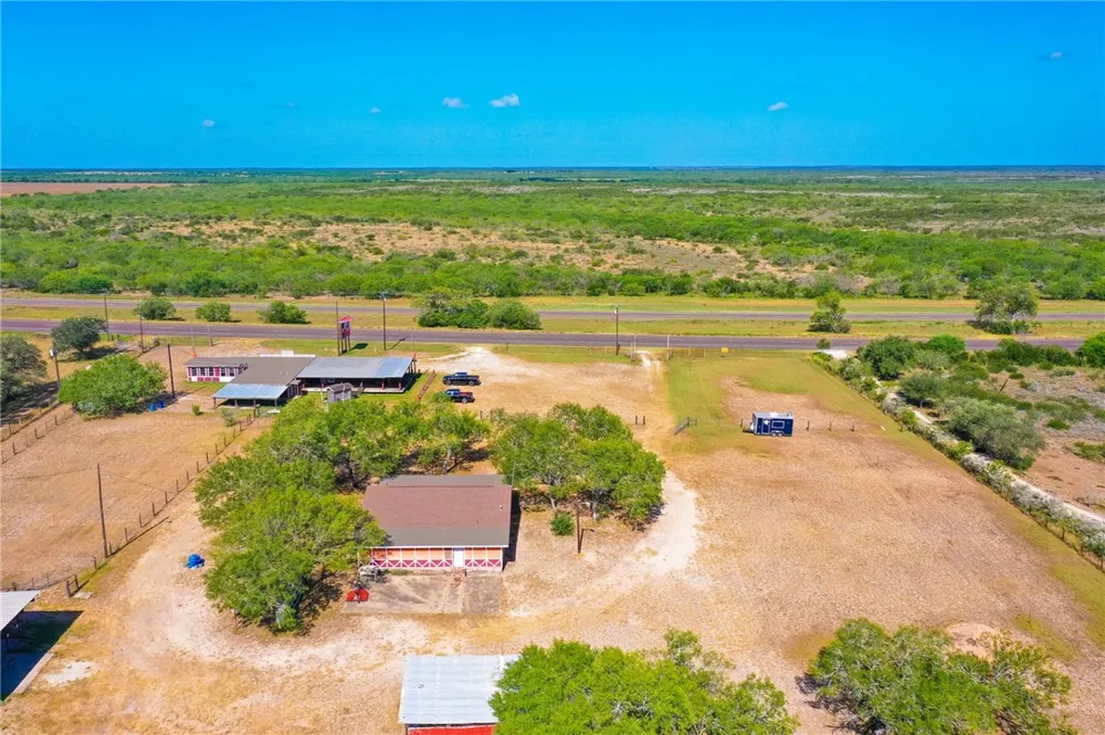 8086 Hwy 281 Orange Grove, TX 78372