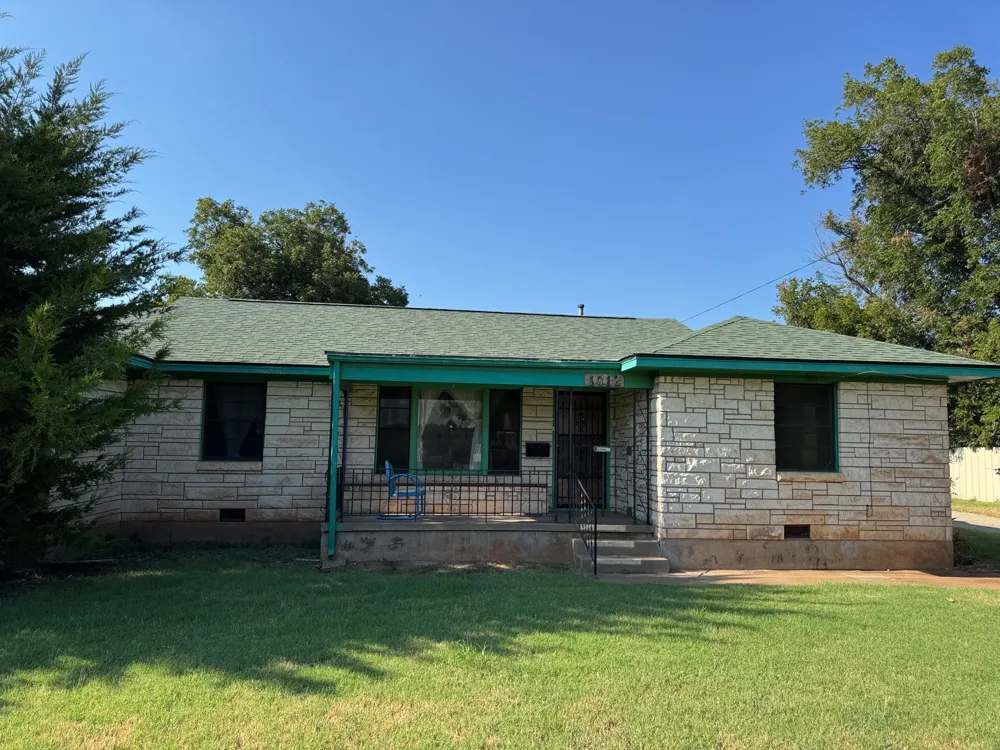 1012 W Custer Street Seymour, TX 76380
