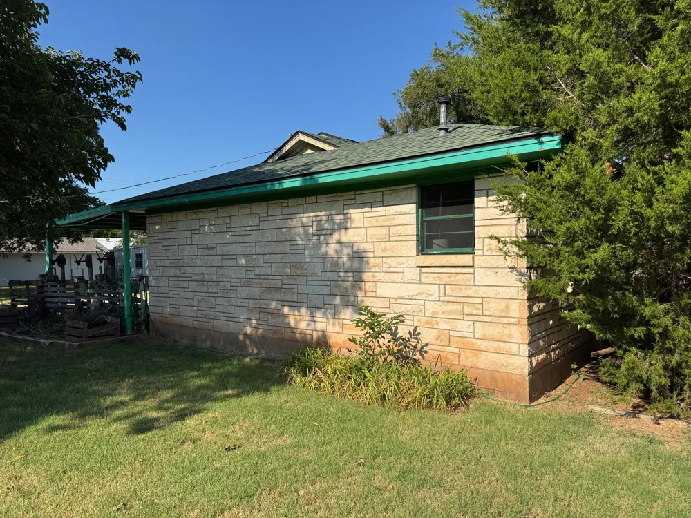 1012 W Custer Street Seymour, TX 76380