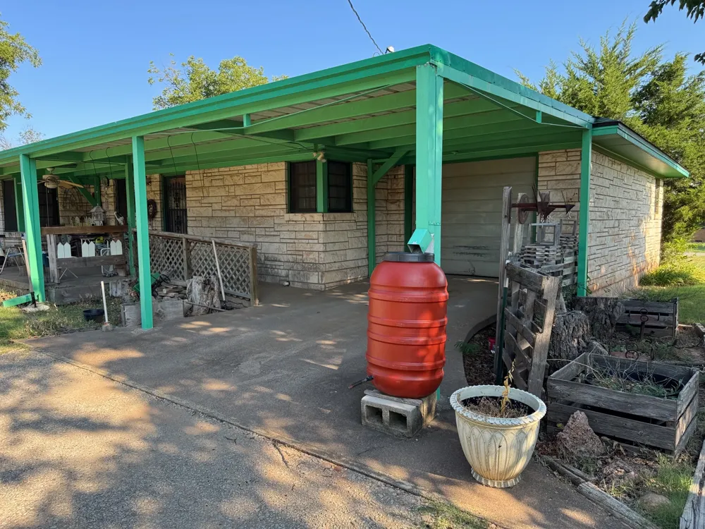 1012 W Custer Street Seymour, TX 76380