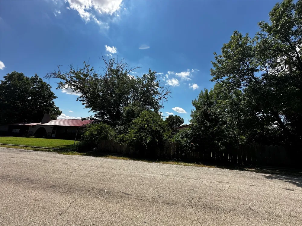 510 E Pecan Street Seymour, TX 76380
