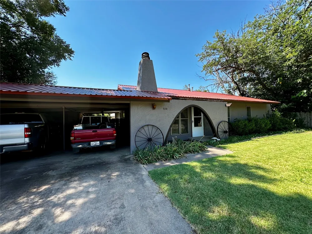 510 E Pecan Street Seymour, TX 76380