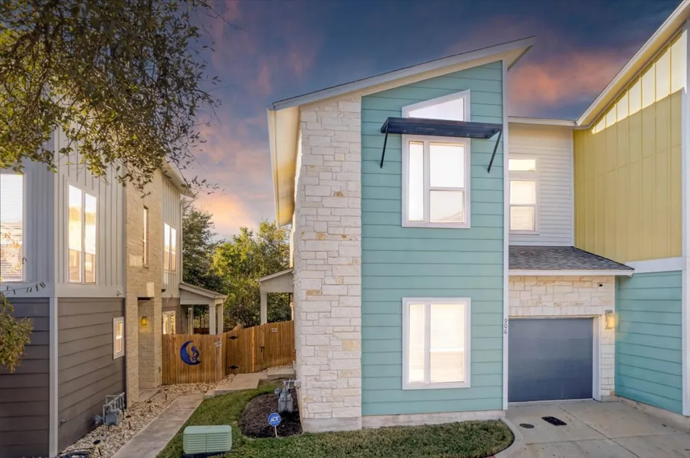 8922 Menchaca Road #906 Austin, TX 78748