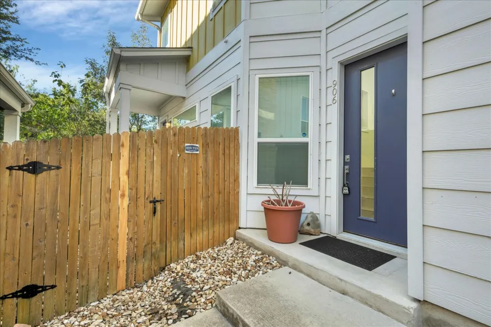 8922 Menchaca Road #906 Austin, TX 78748
