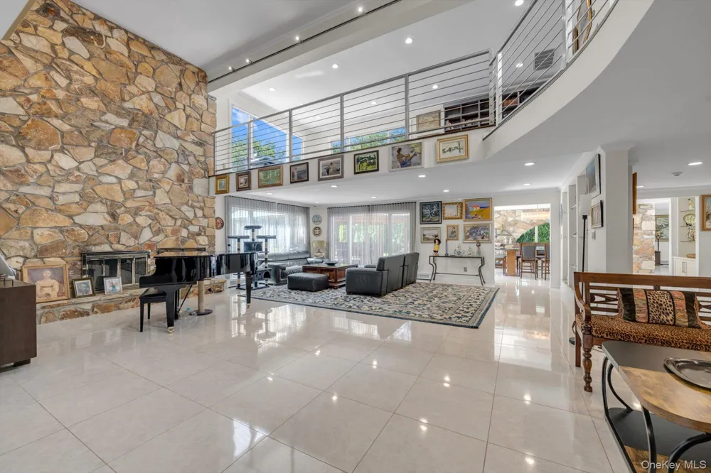 10 Macy Drive Hewlett Bay Park, NY 11557