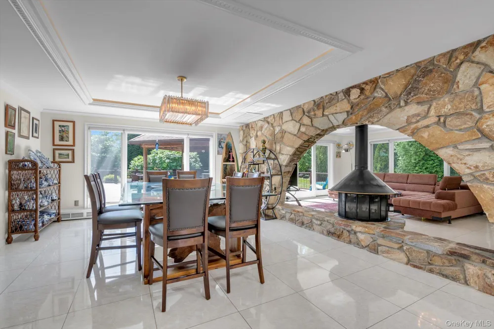 10 Macy Drive Hewlett Bay Park, NY 11557