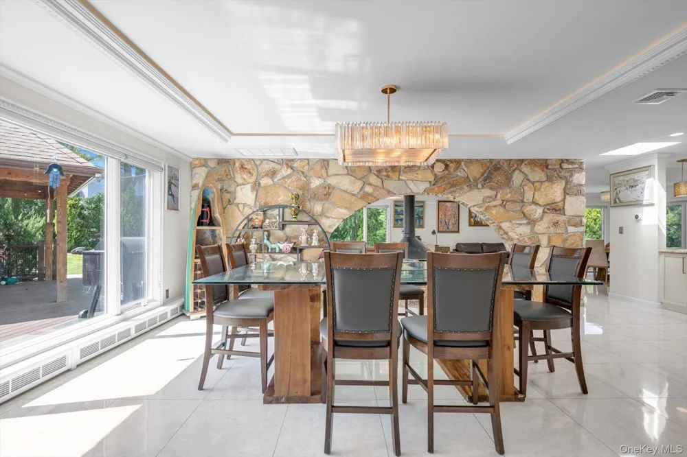 10 Macy Drive Hewlett Bay Park, NY 11557